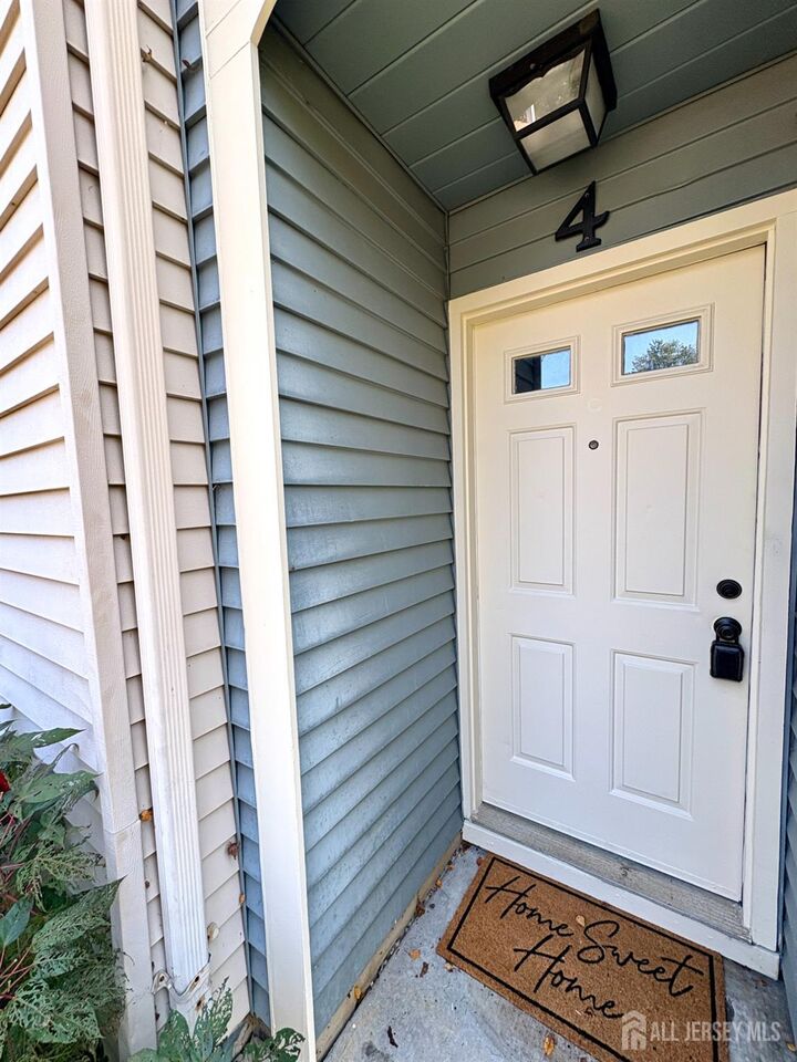 Property Photo:  6 Claridge Court 4  NJ 07728 