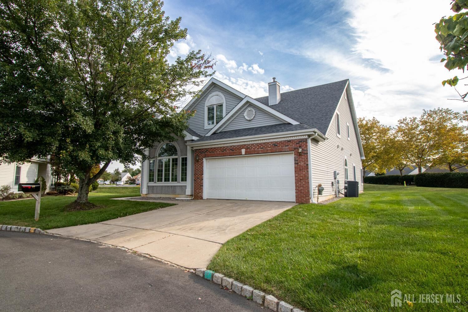 Property Photo:  42 Brighton Court  NJ 08831 