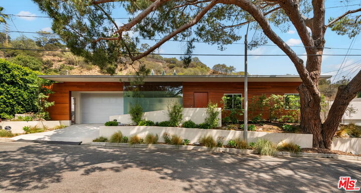Property Photo: 8137 Amor Rd CA 90046
