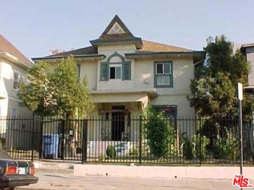 Property Photo:  1046 S Westlake Ave  CA 90006 