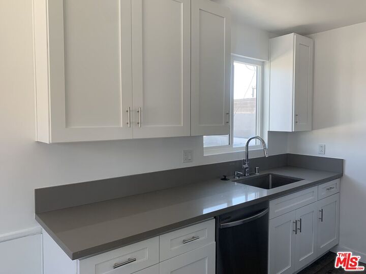 Property Photo:  6800 West Blvd  CA 90043 