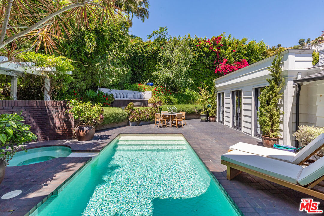 Property Photo:  1437 Belfast Dr  CA 90069 