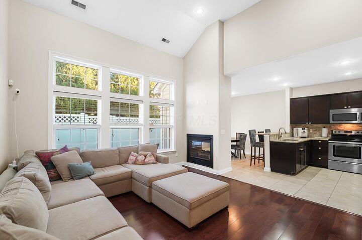 Property Photo: 3940 Rennes Drive OH 43221