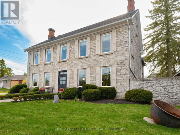 Photo de la propriété: 1863 Sydenham Road ON K7L 4V4