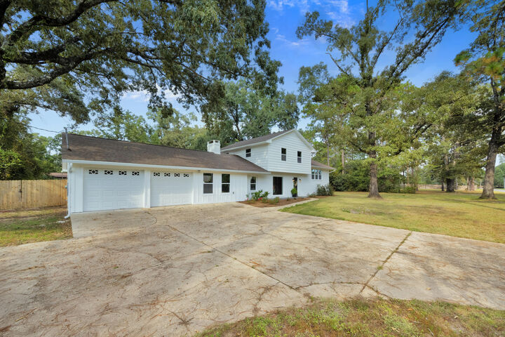 Property Photo: 147 Gillis Drive FL 32536
