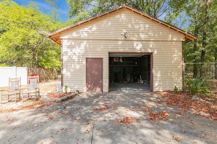 Property Photo:  113 Thurston Place  FL 32536 