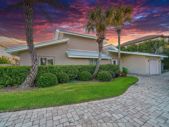 Property Photo:  524 Vera Cruz Drive  FL 32541 