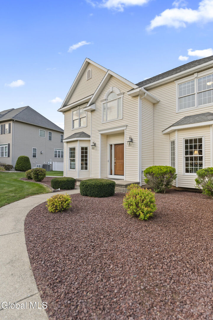 Property Photo: 19 Devonshire Way NY 12065