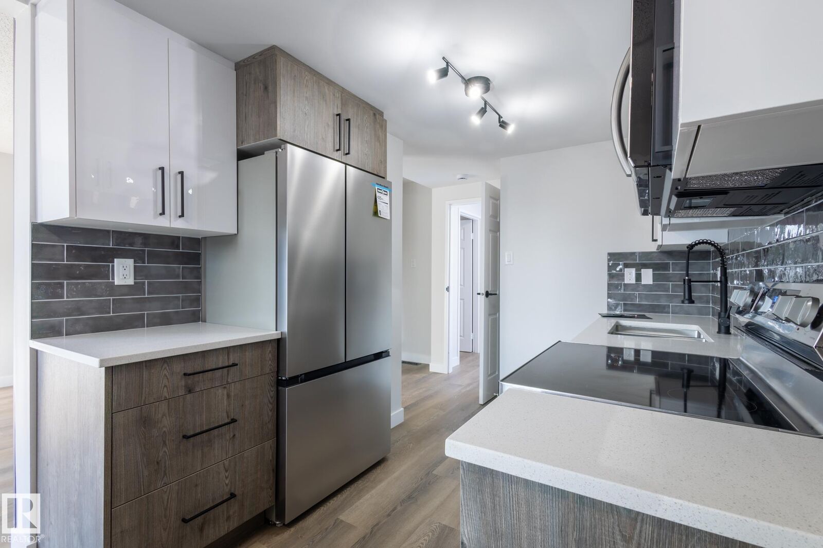 Property Photo:  62 Amberly Court NW  AB T5A 0H9 