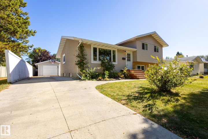 Property Photo:  16 Larose Drive  AB T8N 1S6 