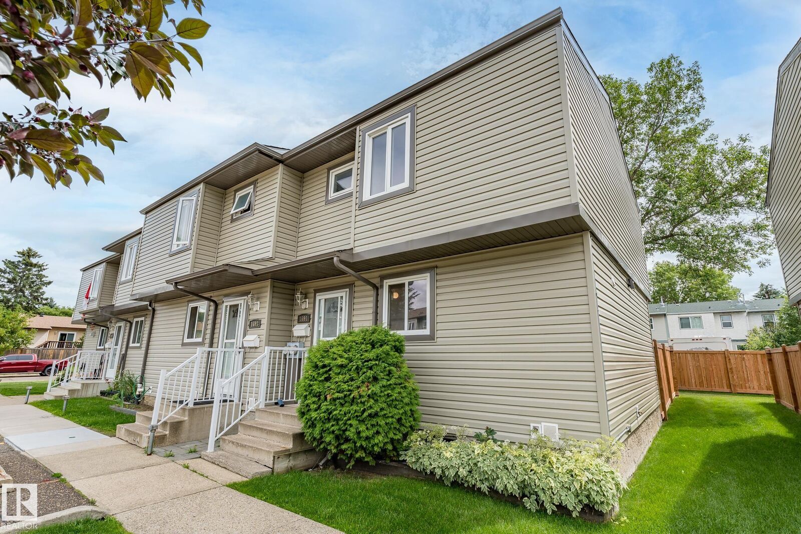 Property Photo: 1691 Lakewood Road South NW AB T6K 3B9