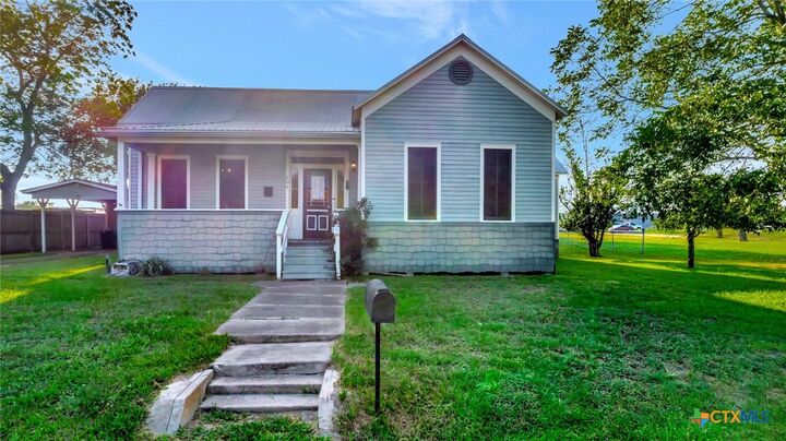 Property Photo: 204 S Valley Street TX 77954