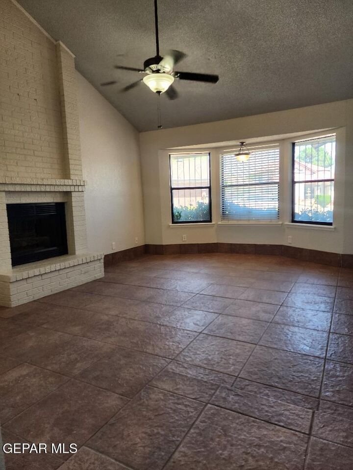 Property Photo:  