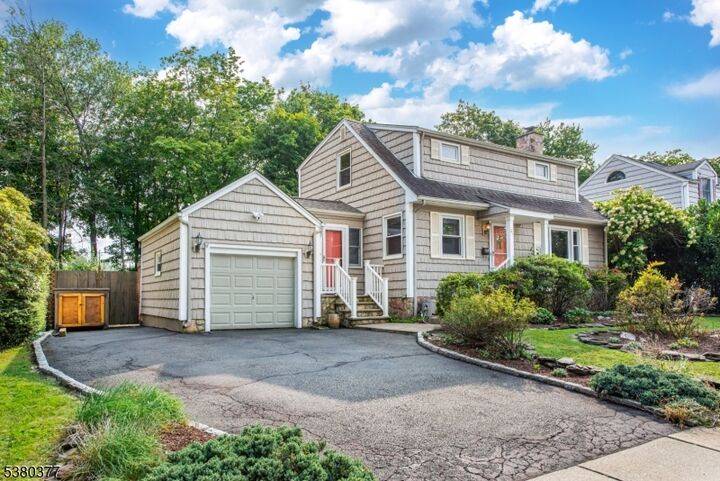Property Photo:  31 E Reid Pl  NJ 07044 