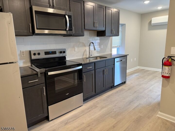 Property Photo:  10 E Washington Ave 303  NJ 07882 