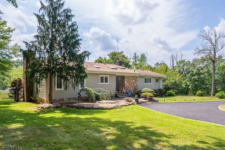 Property Photo:  220 Horseshoe Rd  NJ 07922 