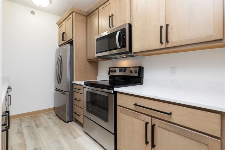 Property Photo: 1106 NE 5th Lane D13 IA 50021