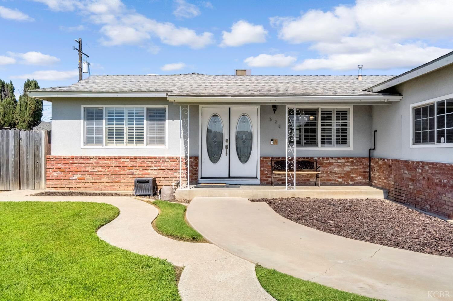 Property Photo:  530 E Spruce Avenue  CA 93245 