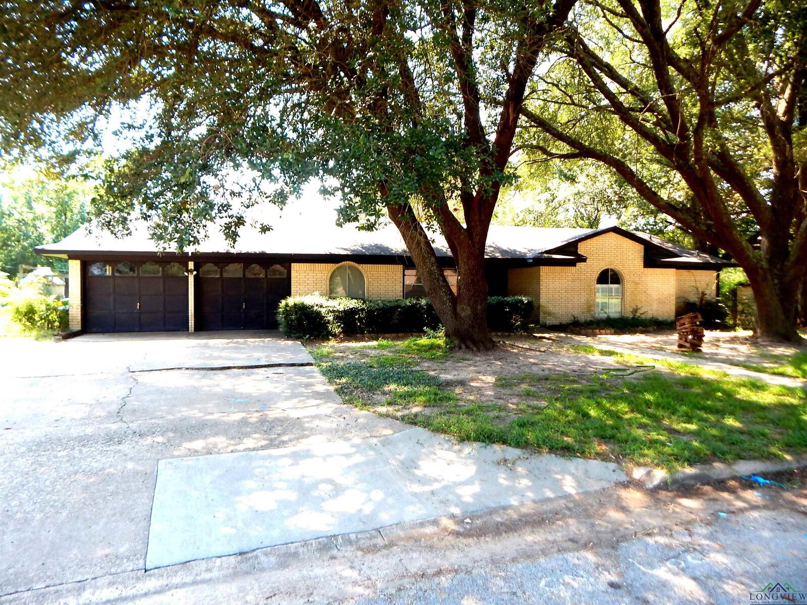 Property Photo:  1703 Briarwood  TX 75644 