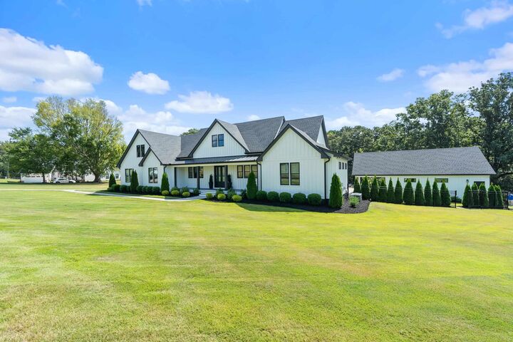 Property Photo:  1080 Sunset Bluff  GA 30642 