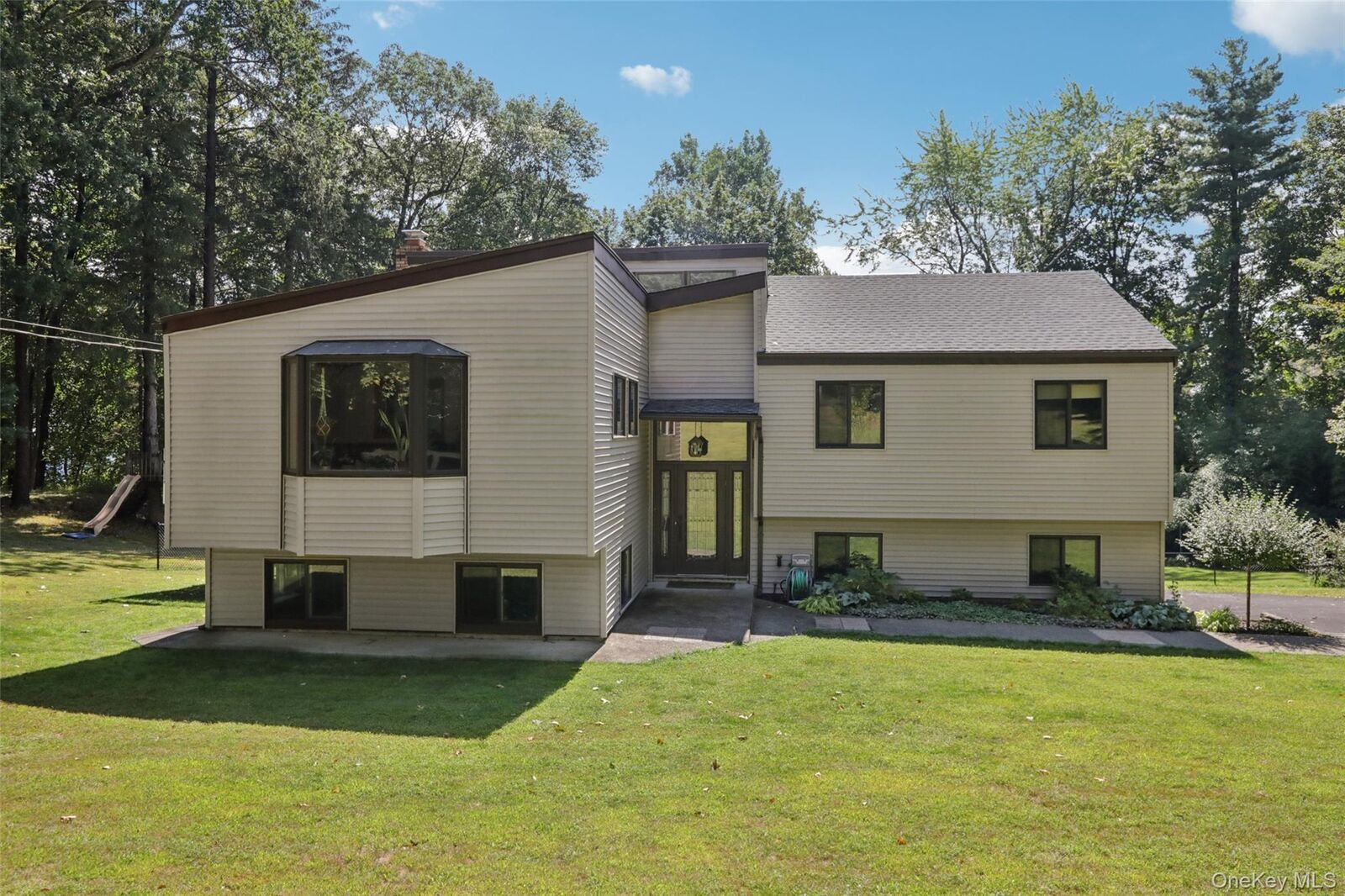 Property Photo:  54 Kings Ridge Road  NY 10541 