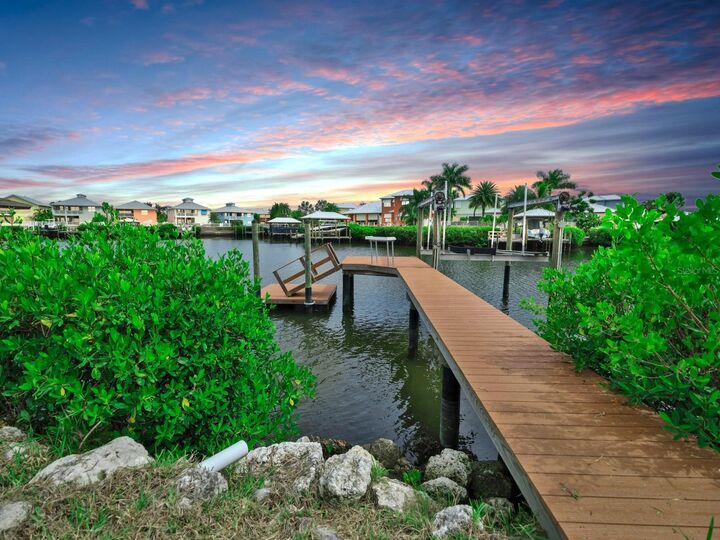 Property Photo: 493 Flamingo Drive FL 33572