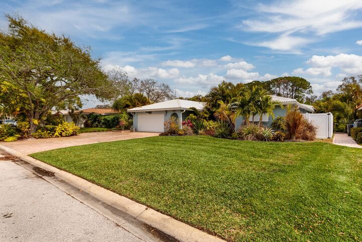 Property Photo:  9723 Oak Street NE  FL 33702 