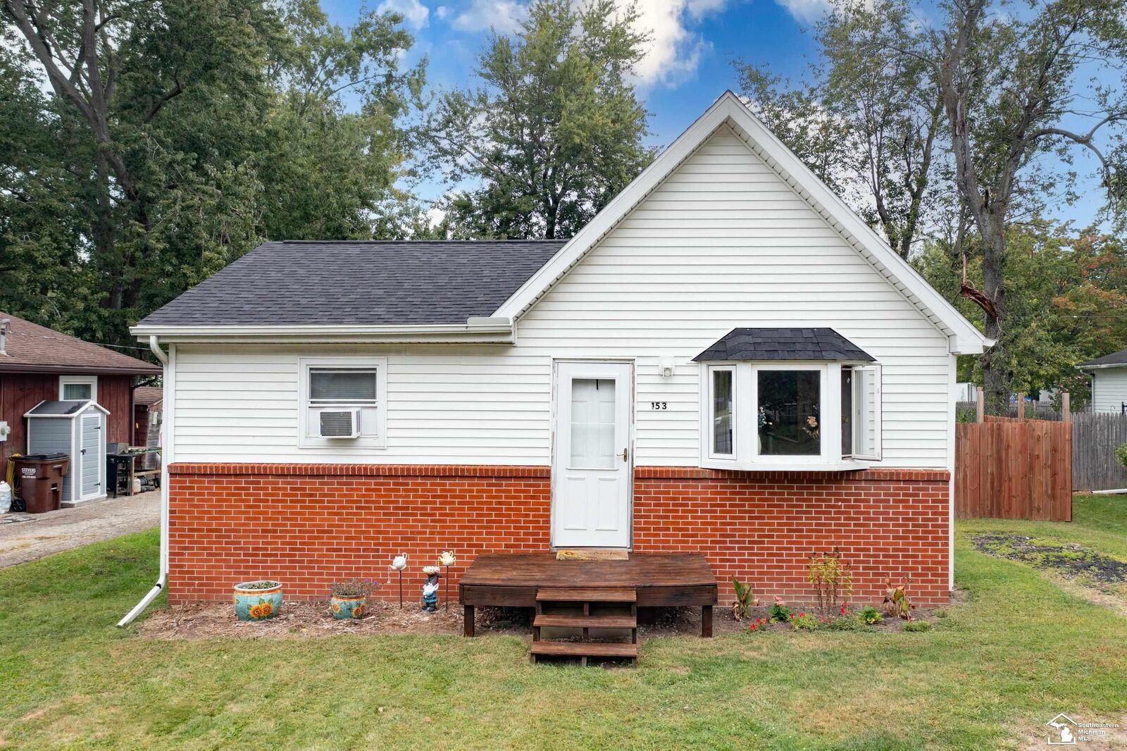 Property Photo:  153 E Vesey Street  MI 49270 