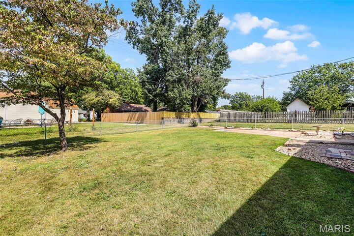 Property Photo:  2013 Lindell Boulevard  IL 62040 