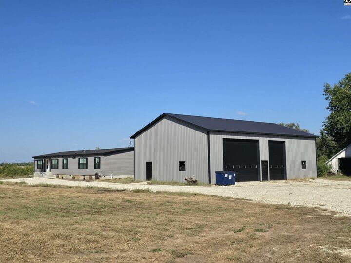 7116 S Yoder Rd  Haven KS 67543-8109 photo