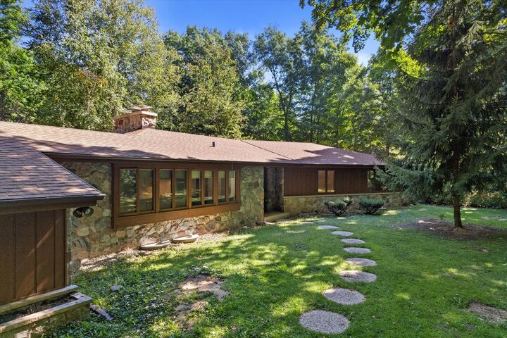 320 Douglas Ln  Cedarburg WI 53012 photo