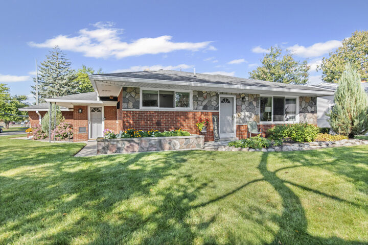 15509 Shadyside Street  Livonia MI 48154 photo