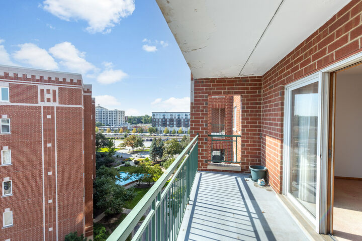 Property Photo:  675 Pearson Street 710  IL 60016 
