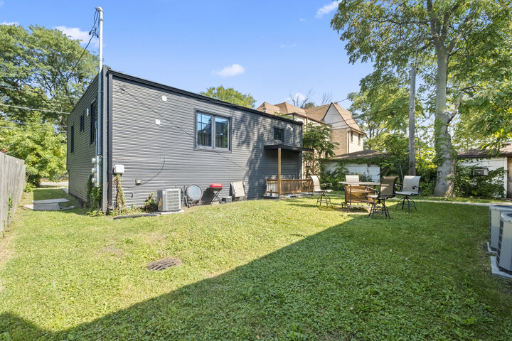 Property Photo: 2307 Lake Street 2 IL 60201