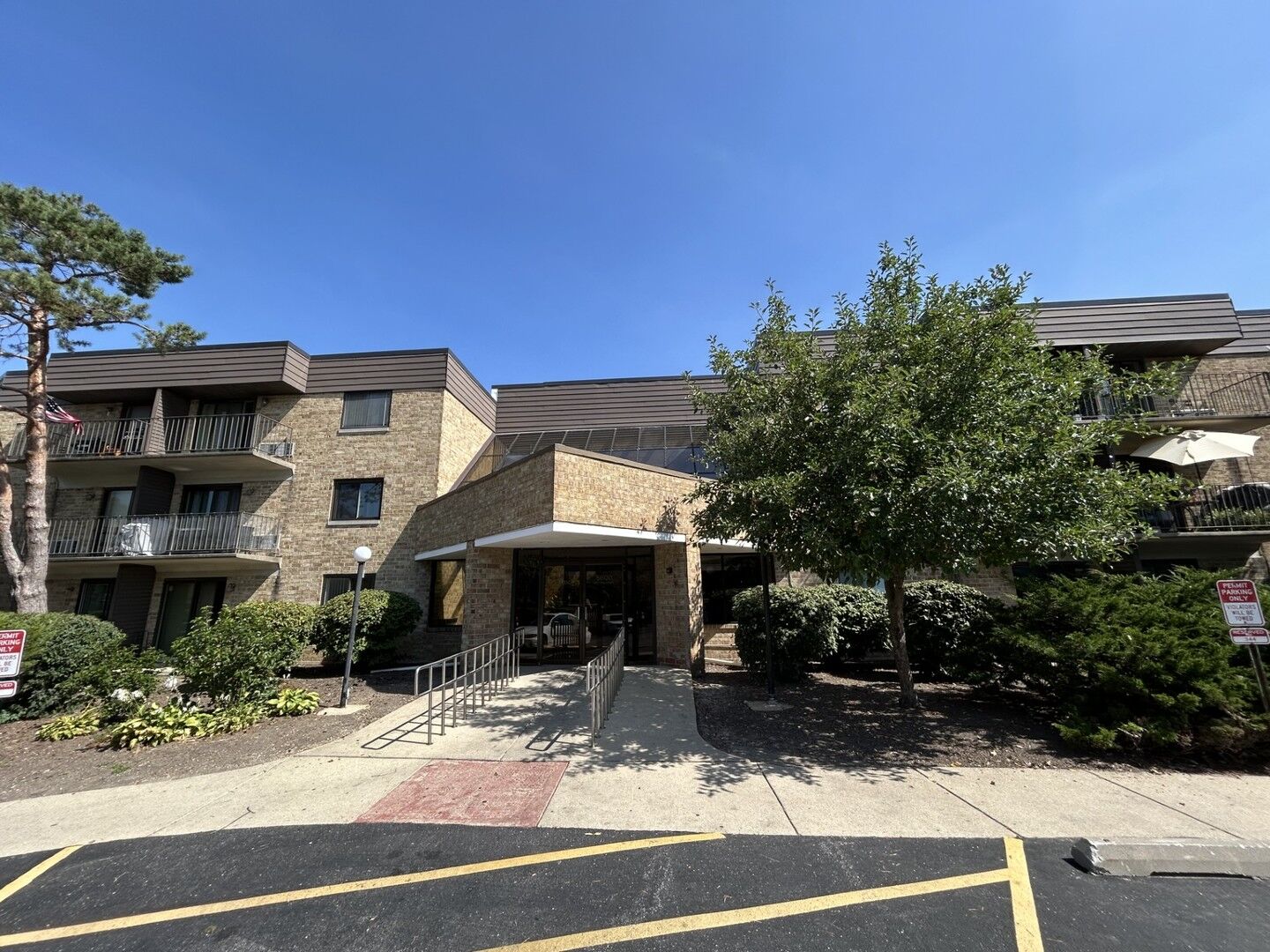 Property Photo: 5600 Astor Lane 103 IL 60008