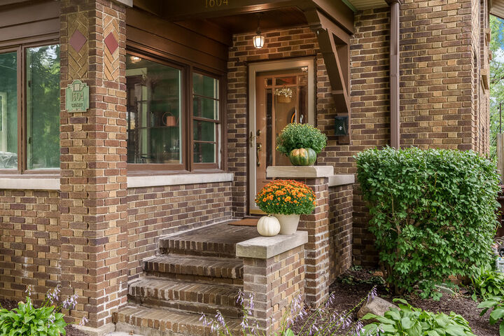 Property Photo:  1604 Crosby Street  IL 61107 