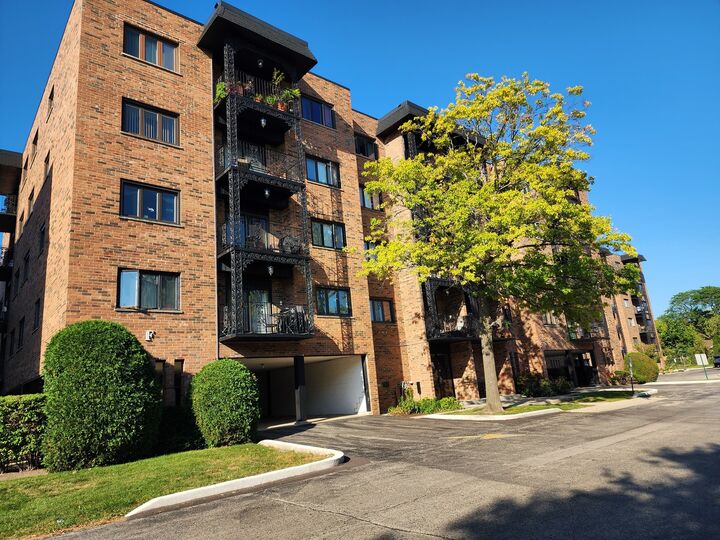 Property Photo:  9356 Landings Lane 403  IL 60016 
