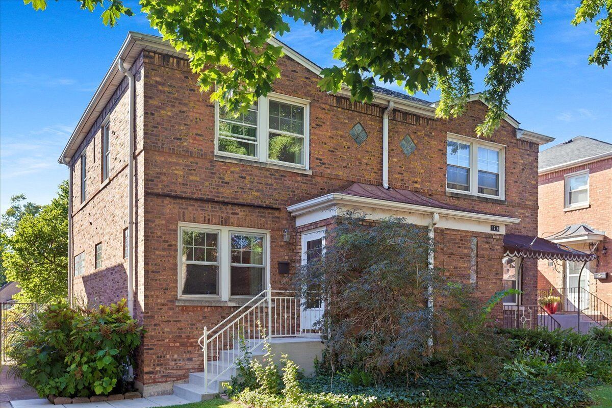 Property Photo:  1916 N Rutherford Avenue  IL 60707 