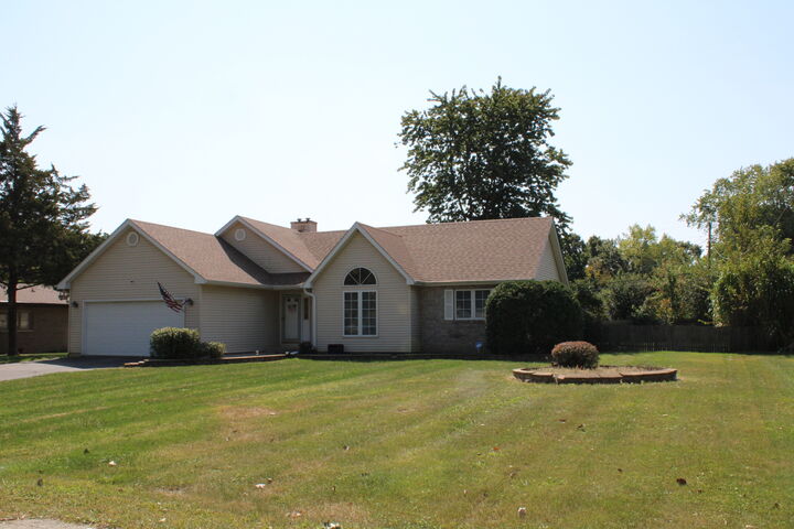 Property Photo:  206 1/2 Redbud Drive  IL 60433 