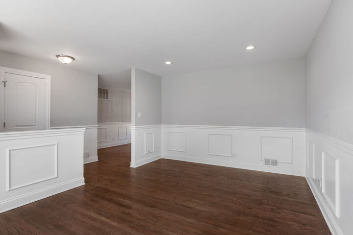 Property Photo:  66 Forest Lane  IL 60007 