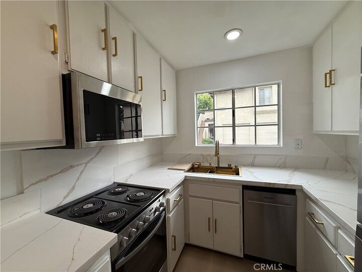 Property Photo:  23362 La La Mar A  CA 92691 