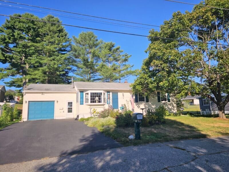 Property Photo:  10 Swale Lane  ME 04240 