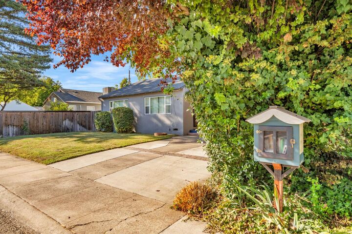 Property Photo:  5811 9th Avenue  CA 95820 