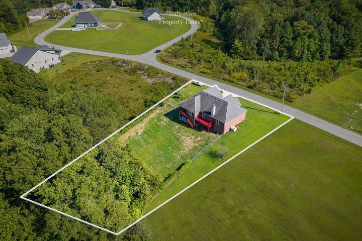 Property Photo:  135 Lakewood Cir  TN 37166 