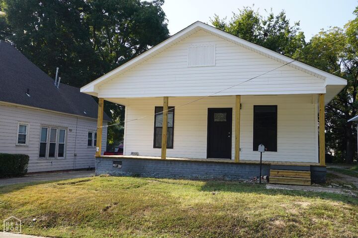 Property Photo: 903 W Matthews Avenue AR 72401