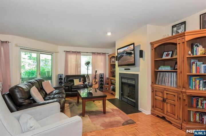 Property Photo:  135 Mulberry Road 6  NJ 07446 