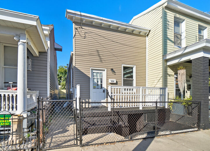 Property Photo:  926 Putnam Street  KY 41071 