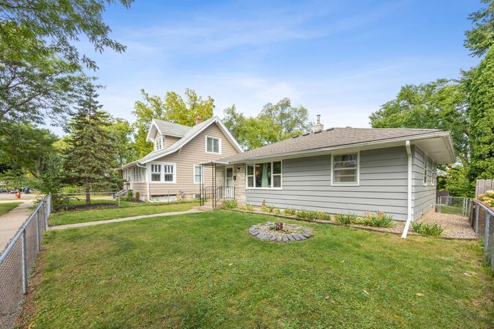 Property Photo:  215 Morton Street E  MN 55107 