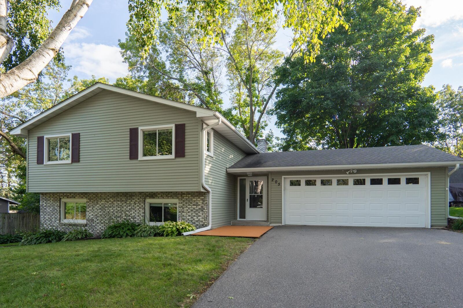 Property Photo:  205 Cardinal Court  MN 55318