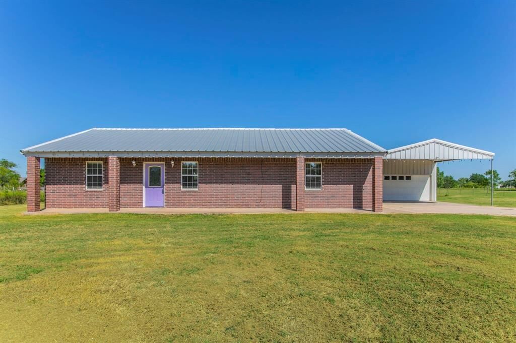 Property Photo: 293 W Old Axtell Road TX 76705